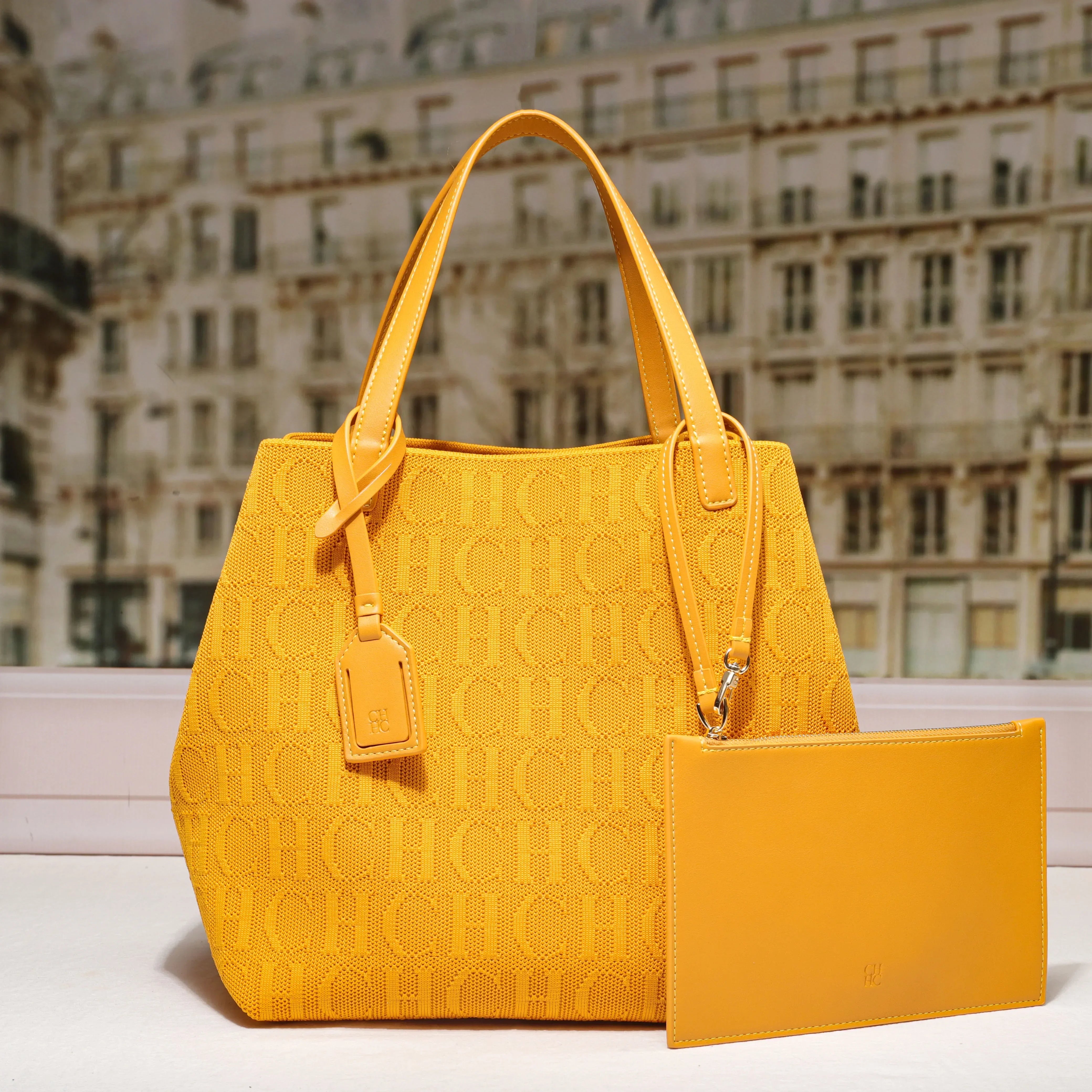 Women's handbag and exquisite color matching
