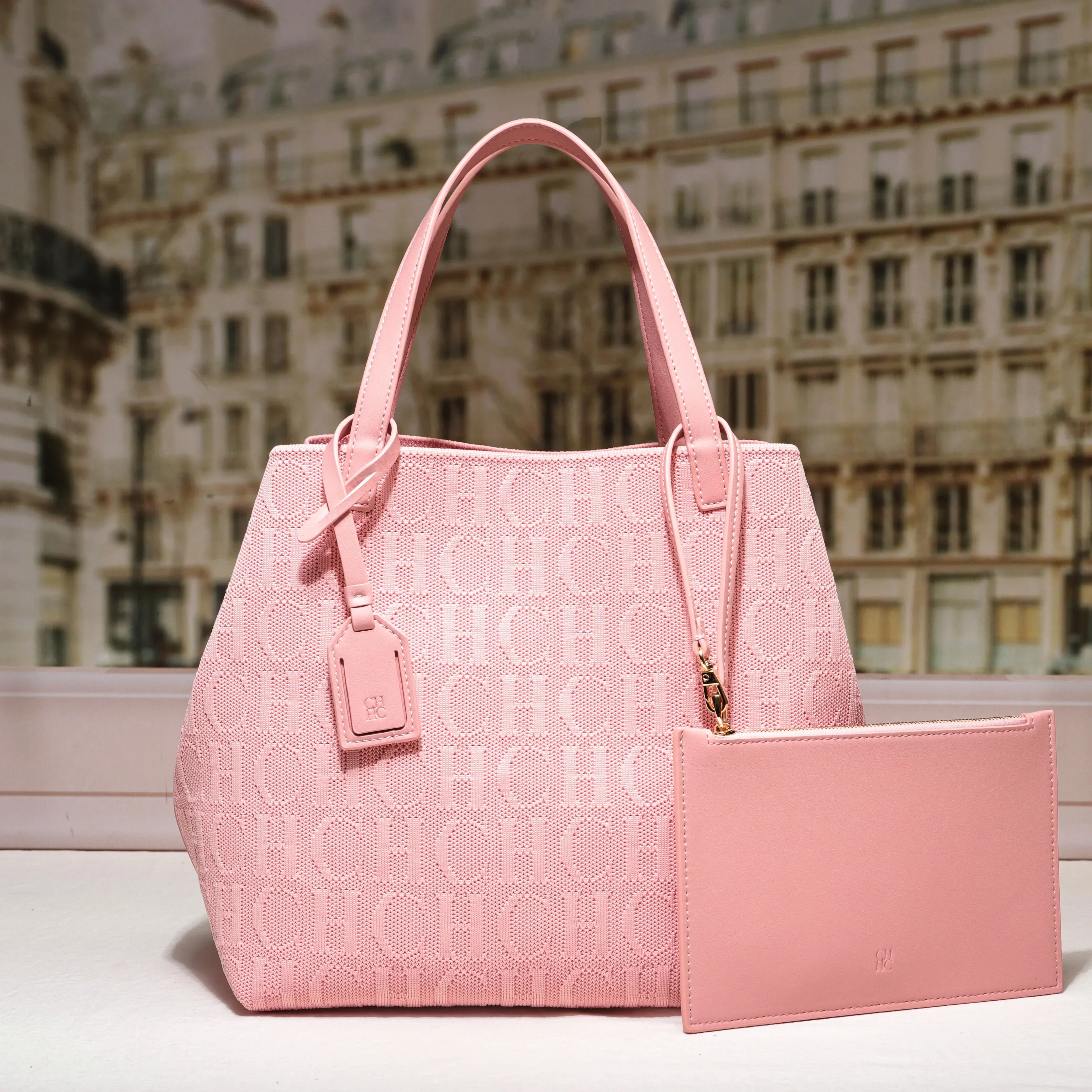 Women's handbag and exquisite color matching